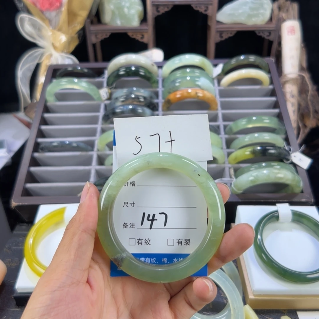 蛇纹石玉未镶嵌手镯