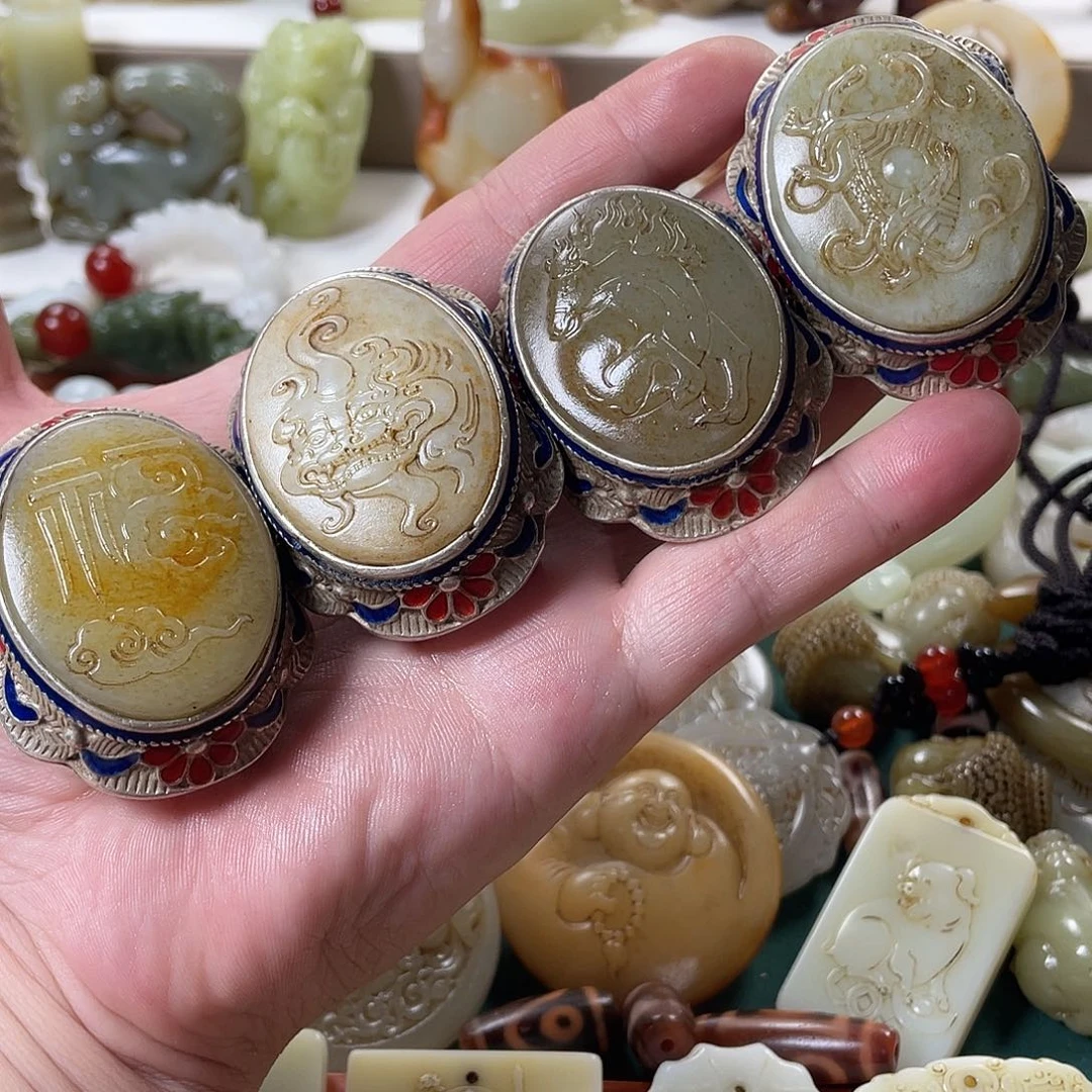 思***厚和田玉未镶嵌颈饰