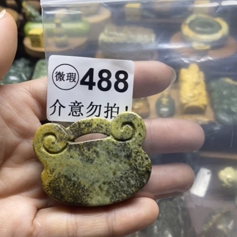 未镶嵌岫岩河磨玉（透闪石质玉）把件