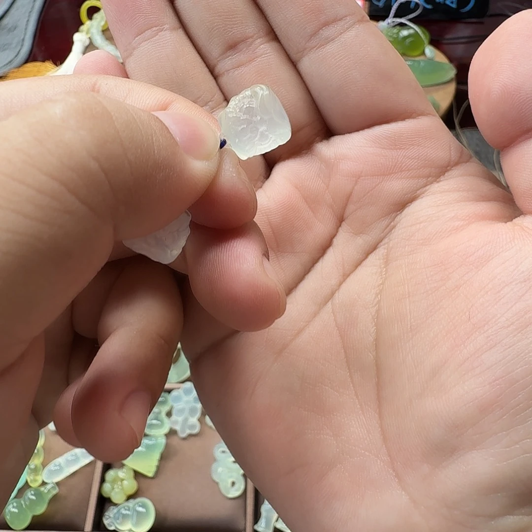蛇纹石玉合金颈饰
