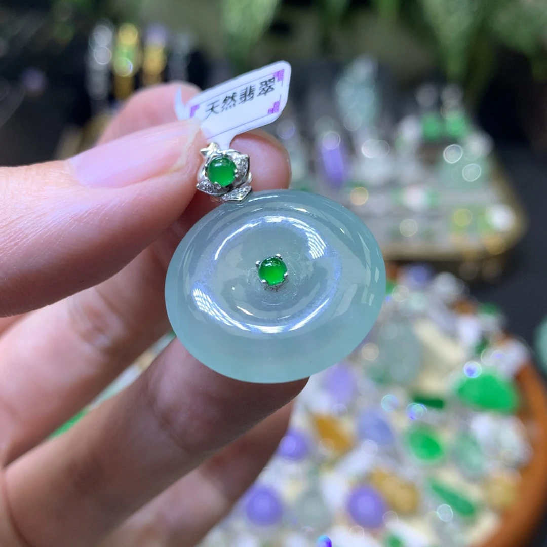 颈饰18K金镶嵌翡翠