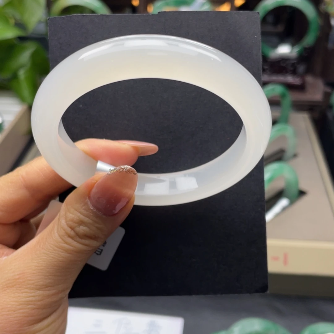 金***店石英质玉（非洲翠）未镶嵌手镯+59.3