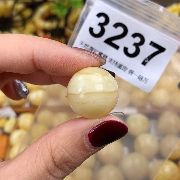 琥珀未镶嵌珠宝奇石20