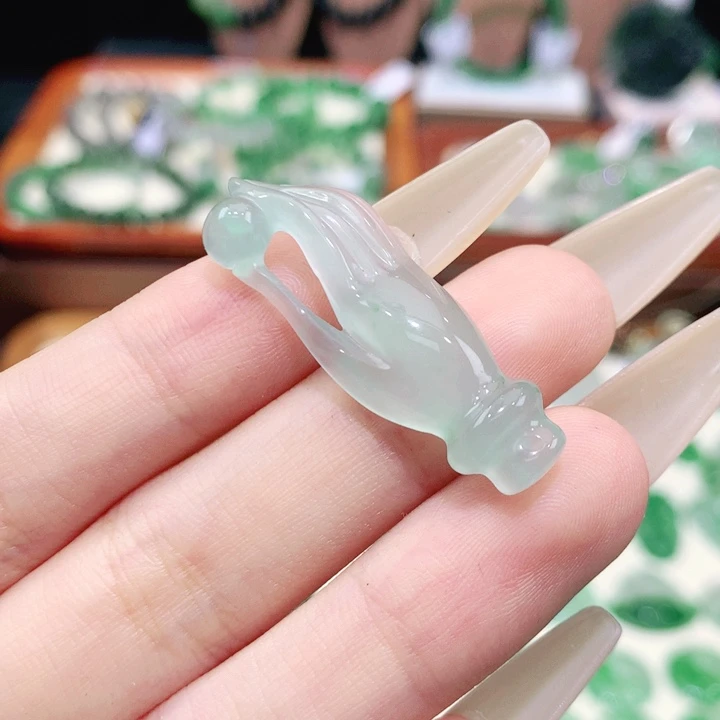 石英质玉未镶嵌颈饰