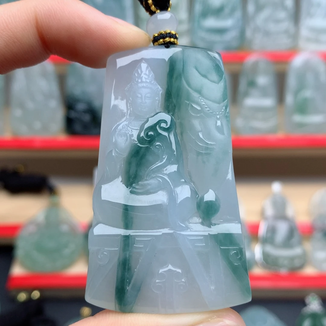 翡翠未镶嵌颈饰小**、普贤