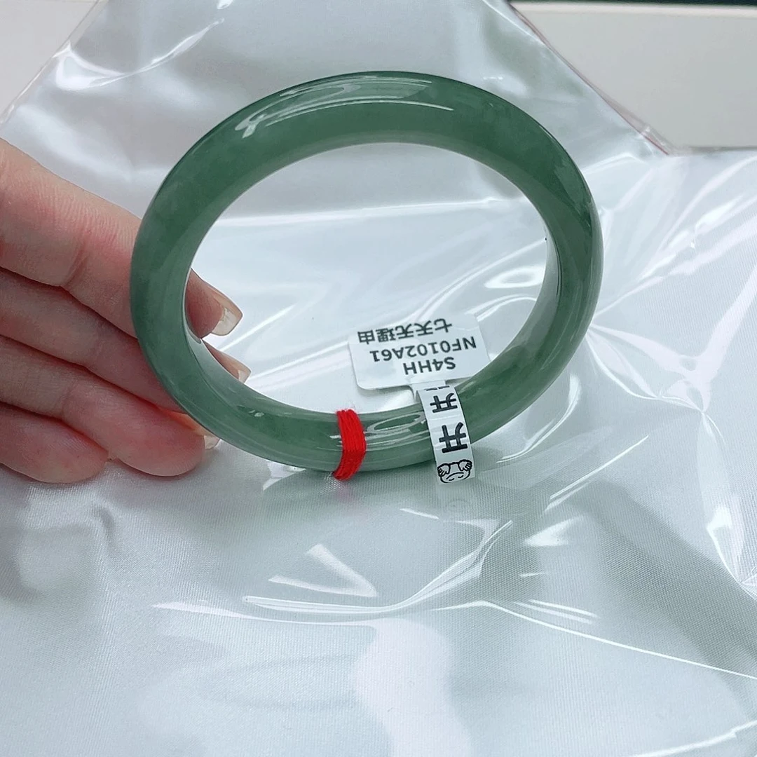 翡翠手镯未镶嵌正55