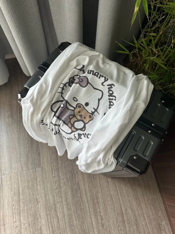 "简约T恤 舒适百搭"