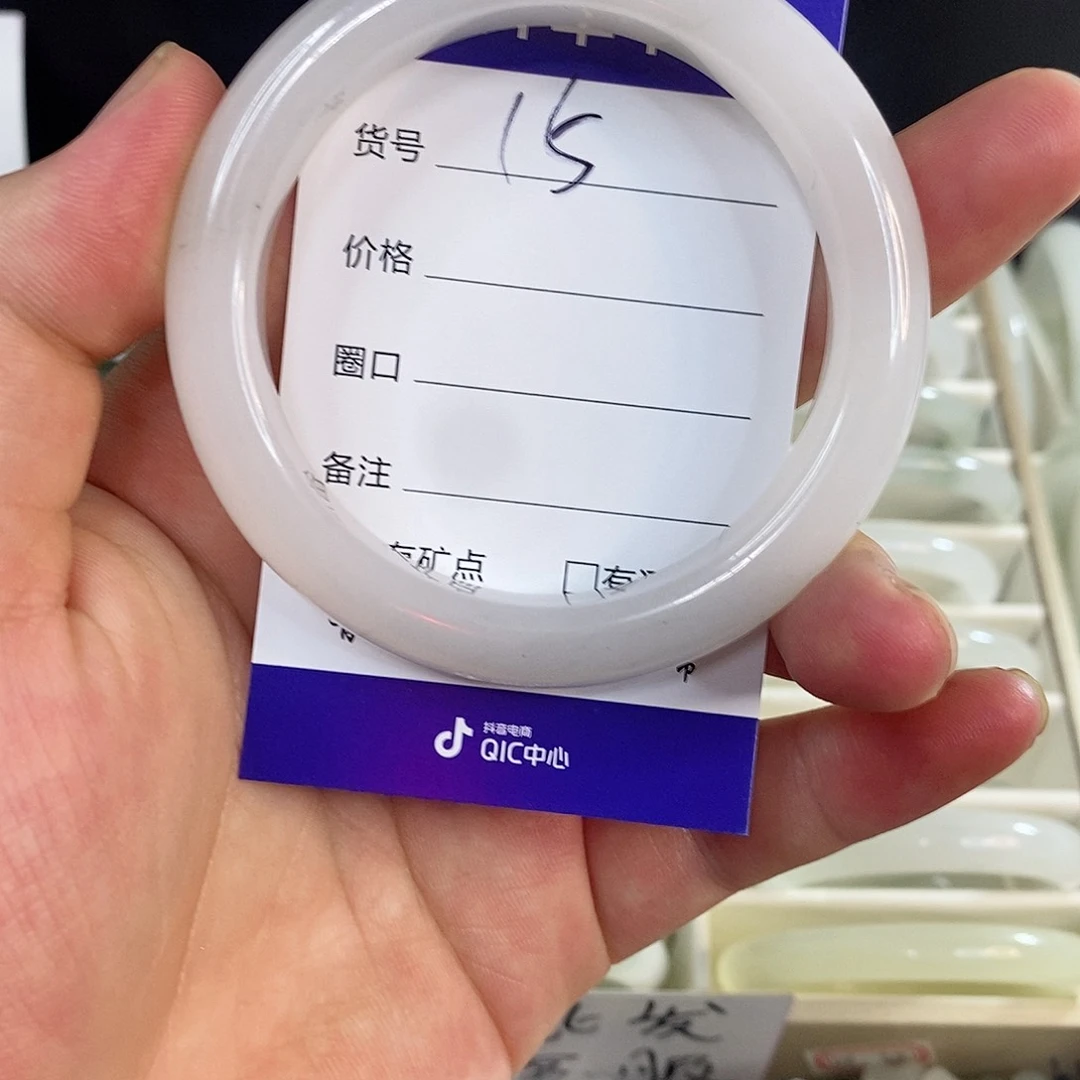 未镶嵌手镯石英质玉