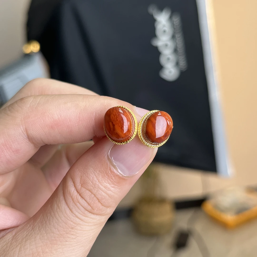 约9*11mm南红蛋面S925银耳钉