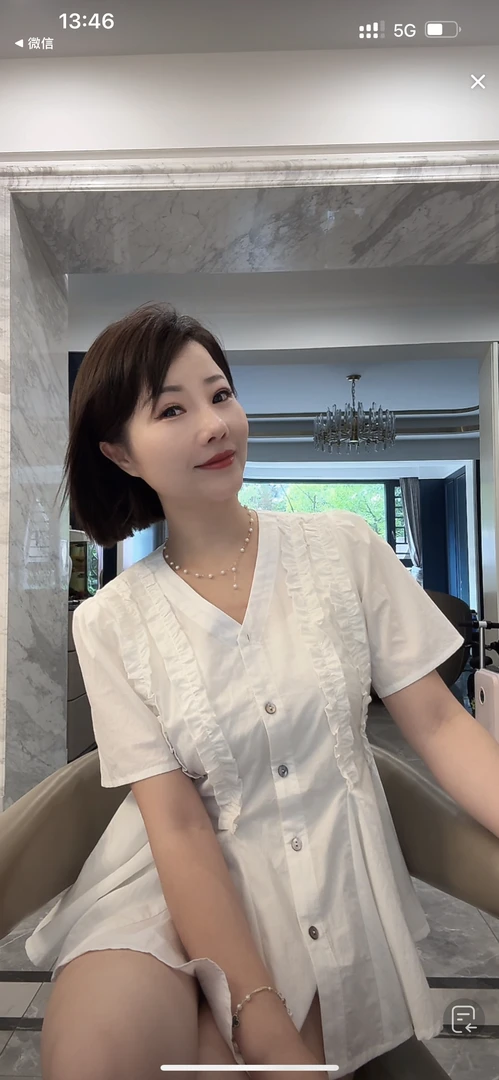 [易小慧]法式设计感木耳边V领短袖衬衫