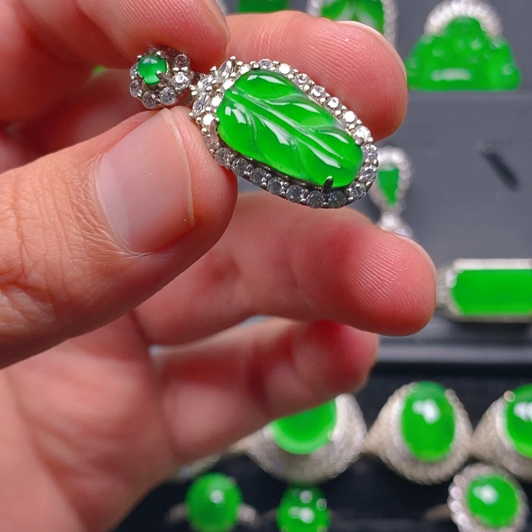 吊坠(赠链)银S925镶嵌翡翠吊坠