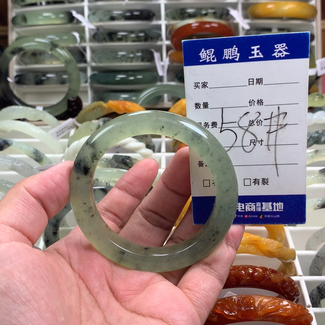 蛇纹石玉手镯未镶嵌