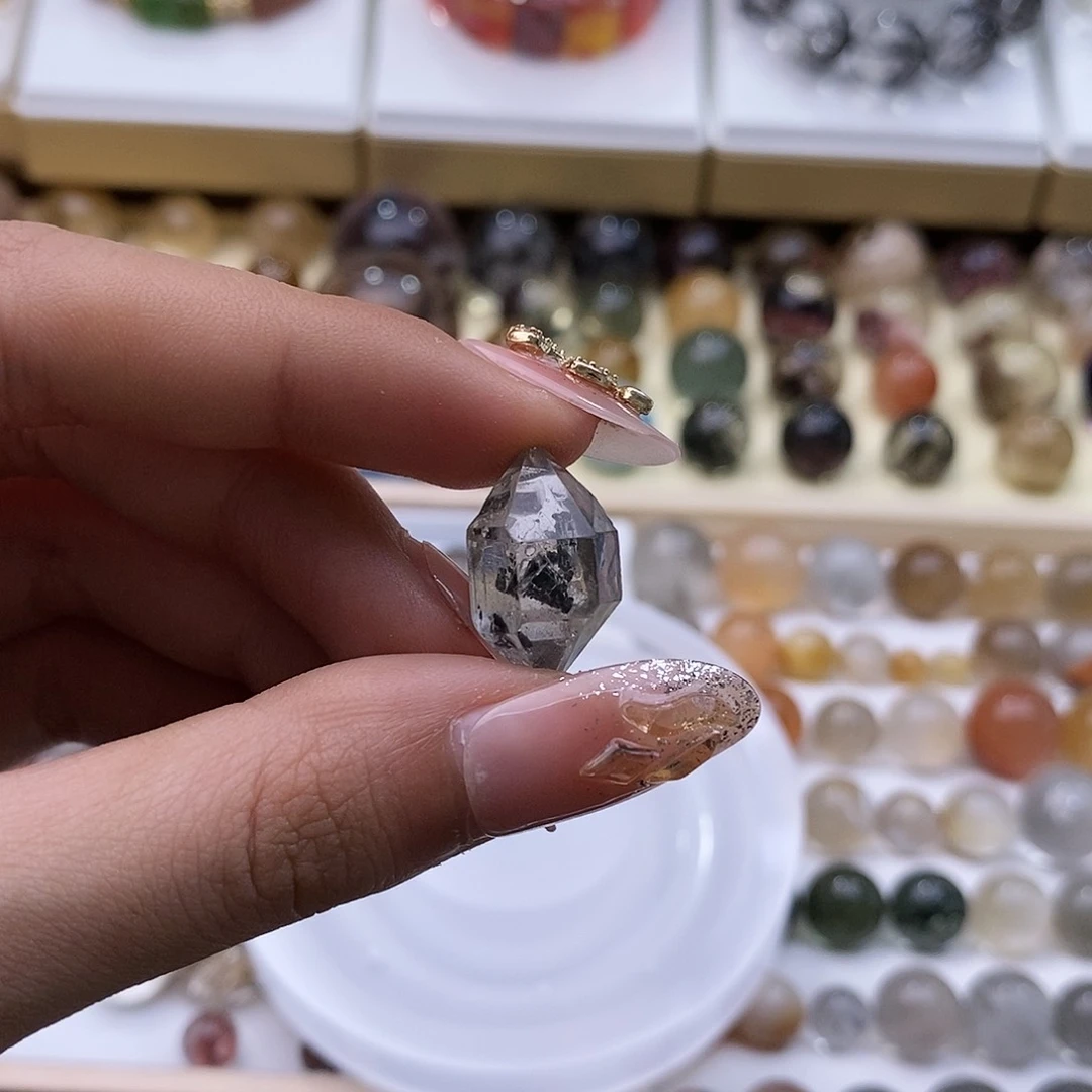 水晶颈饰未镶嵌，