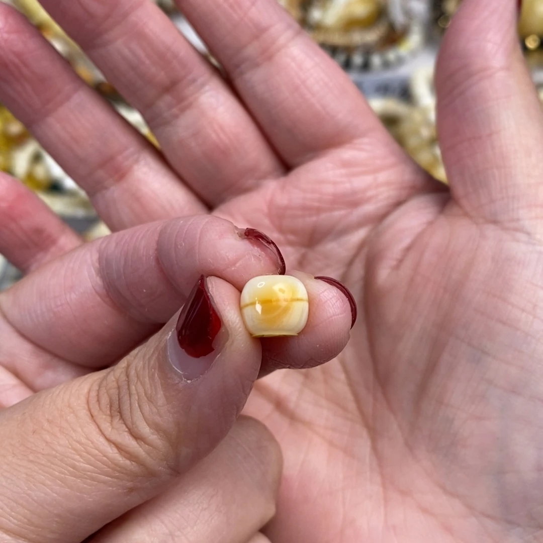 琥珀裸石未镶嵌一线天老型单珠8.8