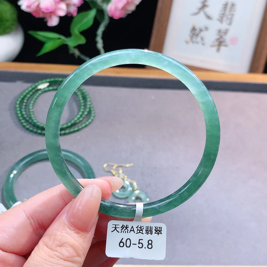 未镶嵌手镯（圆镯）翡翠