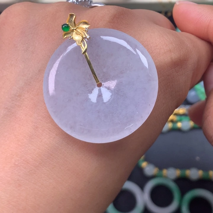 翡翠18K金镶嵌颈饰大平安扣