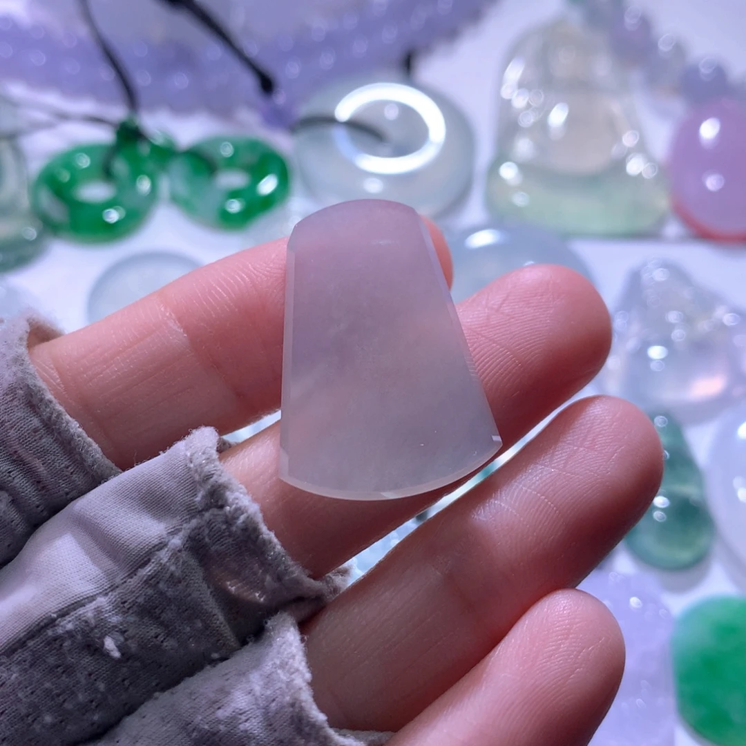 翡翠未镶嵌颈饰无事牌