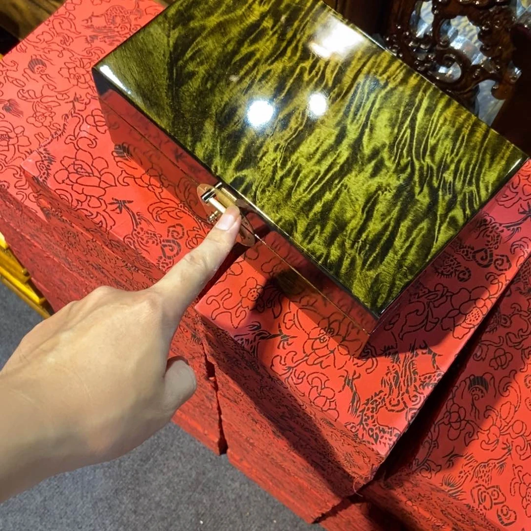 楠木独板珠宝首饰盒一个