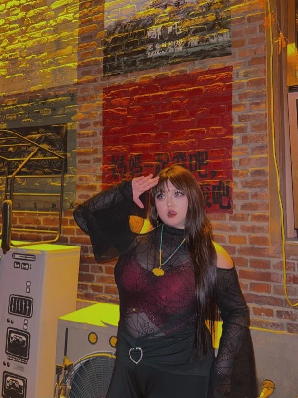 御姐露肩挂脖连体打底上衣胖mm