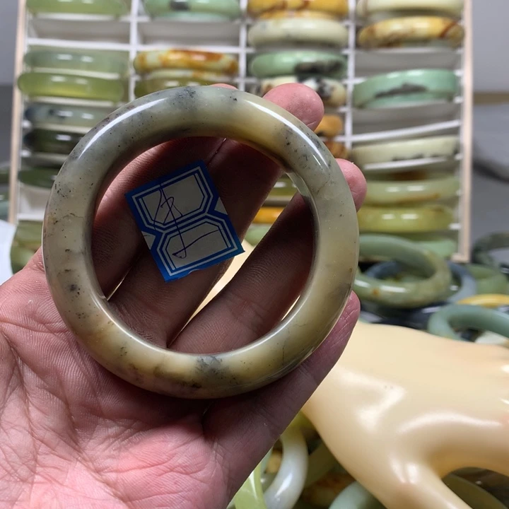 蛇纹石玉手镯未镶嵌生**式