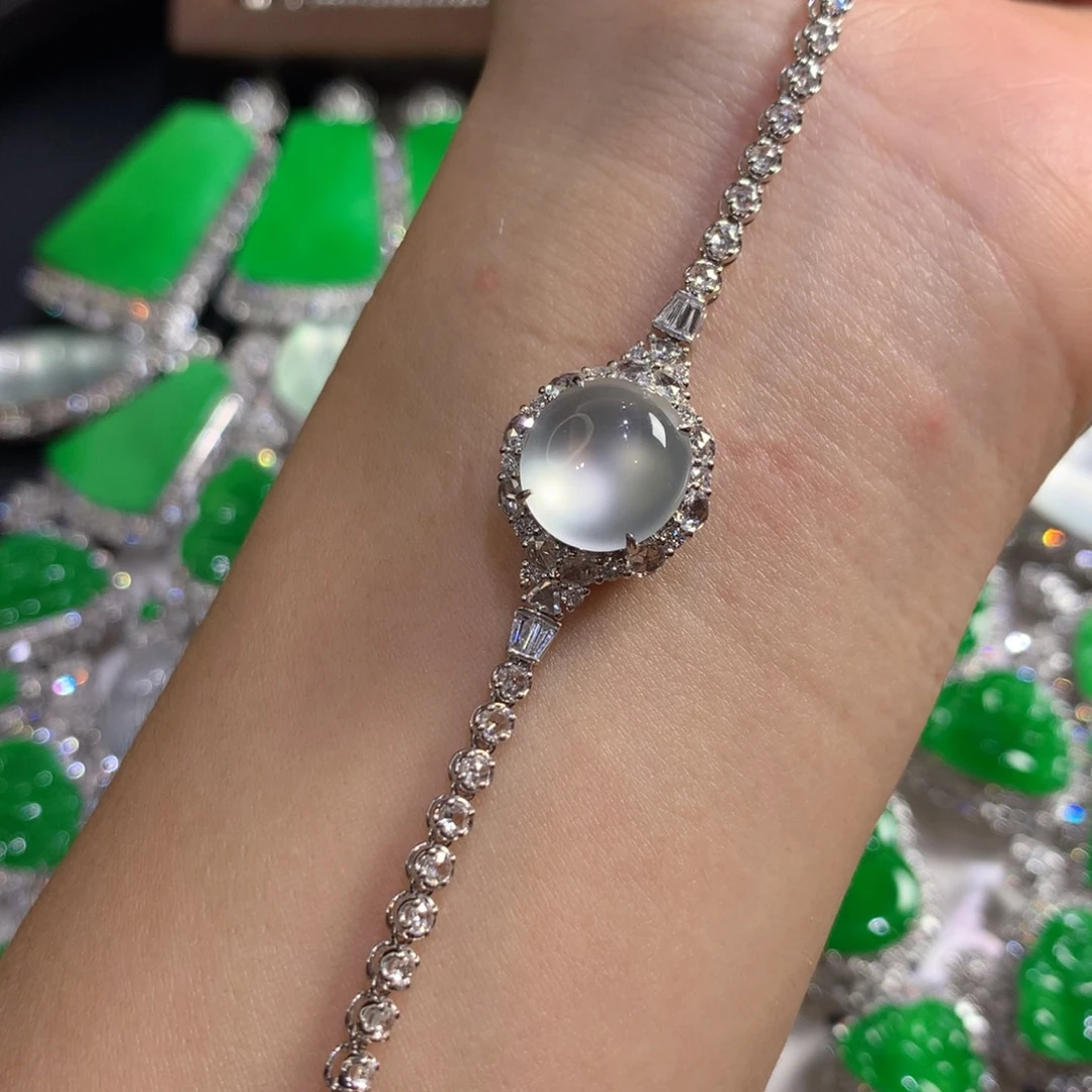 翡翠18K金镶嵌颈饰蛋面手链