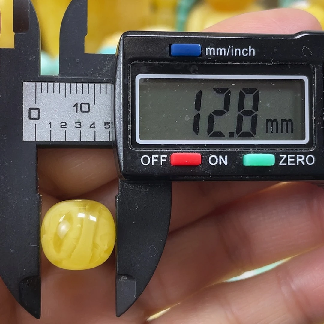 蜜蜡未镶嵌裸石7杂