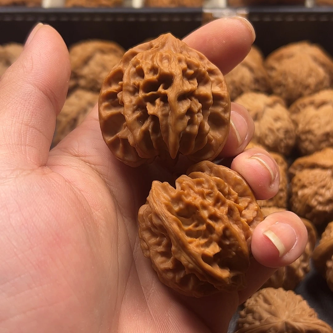 A***财吊坠桃核文玩核桃