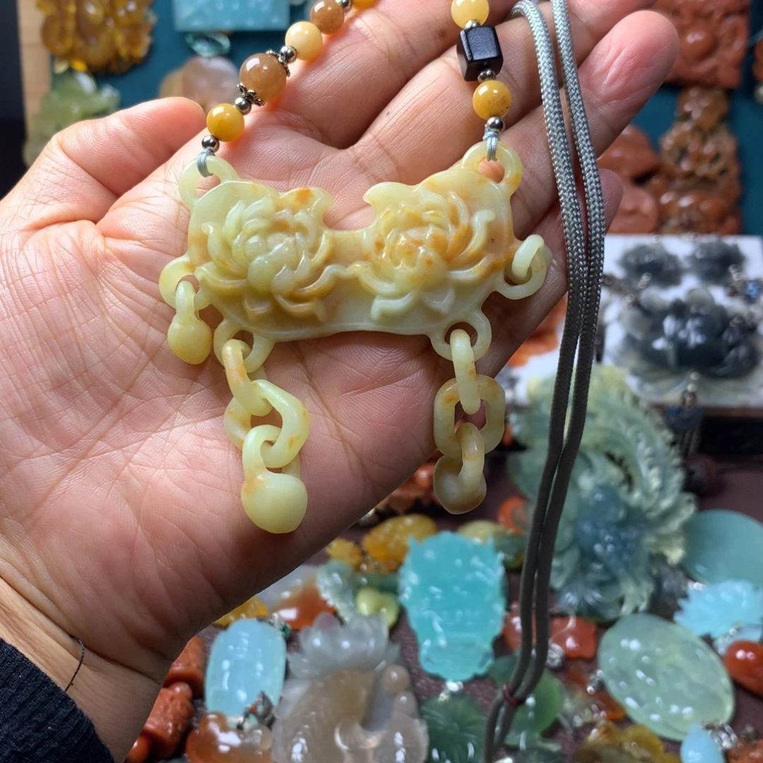 蛇纹石玉未镶嵌挂坠