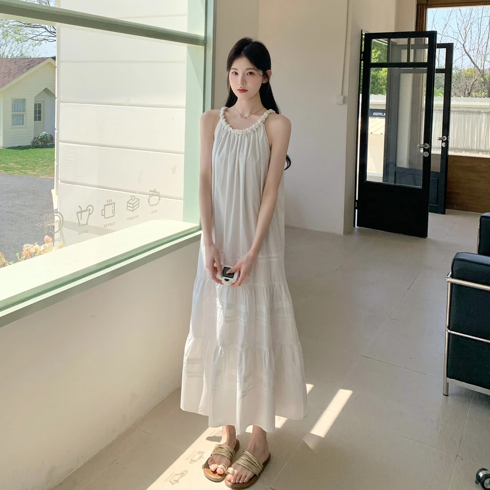 设计感纯色清新挂脖无袖连衣裙女2025夏季新款出游显瘦小个子长裙