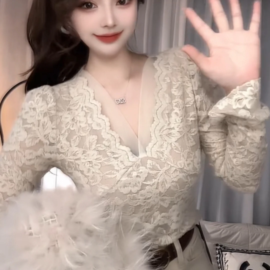 设计感V领性感辣妹长袖蕾丝磨毛T恤女秋冬修身显瘦打底衫