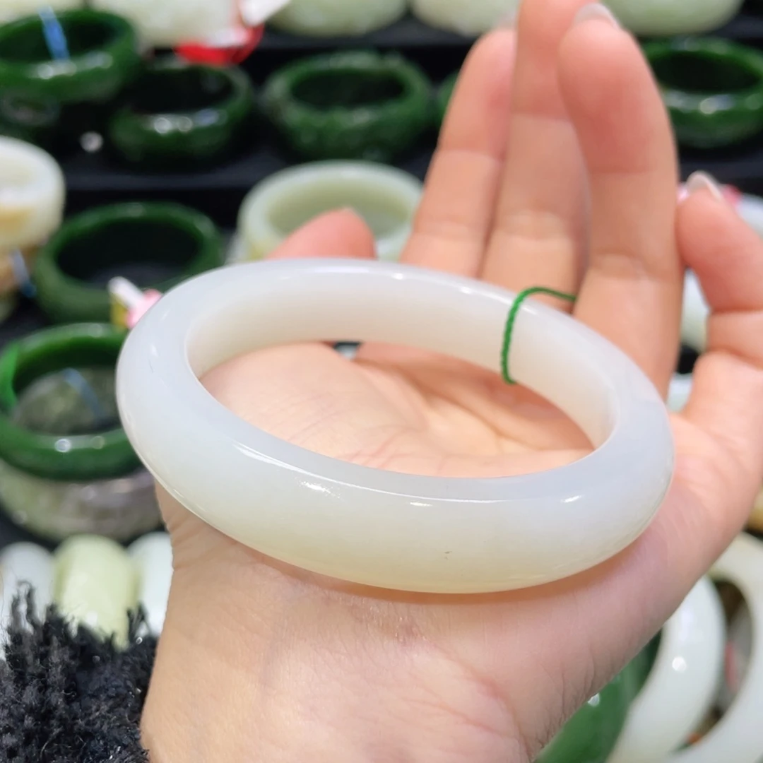 未镶嵌手镯和田玉83