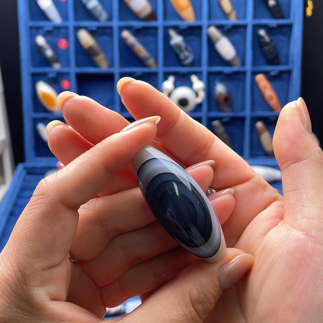 紫***来玛瑙/玉髓未镶嵌珠宝半成品