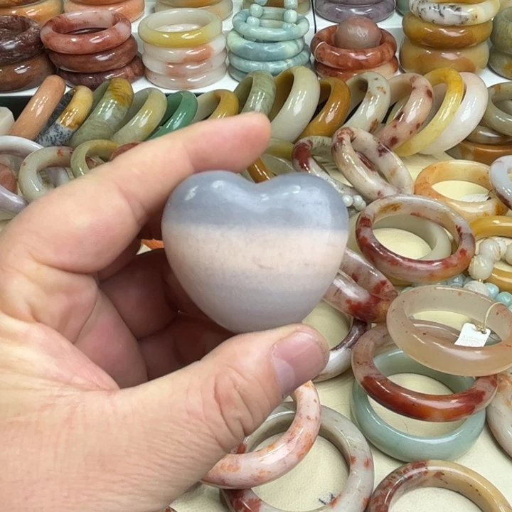 石英质玉吊坠未镶嵌