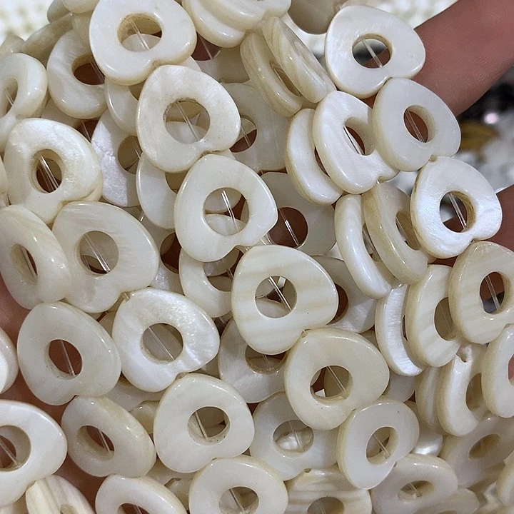 2条15mm天然贝壳镂空爱心