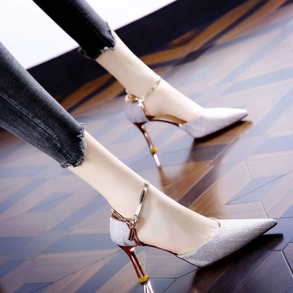 2025新款软皮尖头细跟高跟凉鞋包头一字扣中跟百搭中空单鞋子