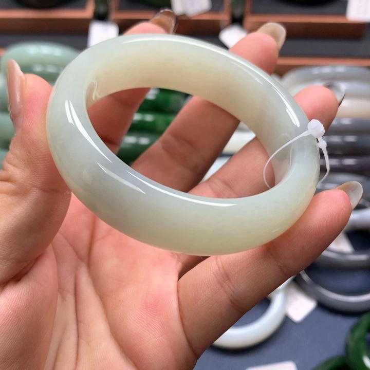 【闪购商品】未镶嵌手镯和田玉