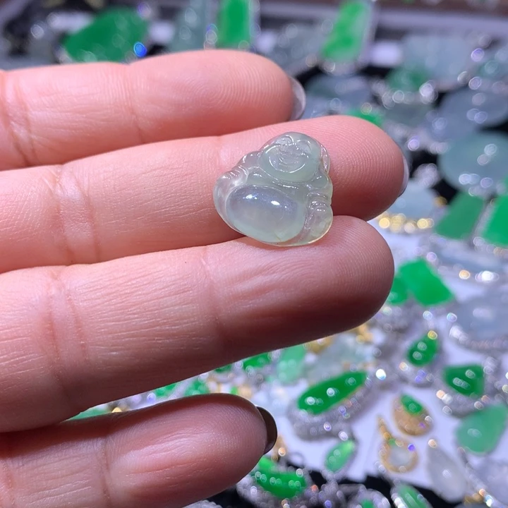 翡翠未镶嵌颈饰佛公