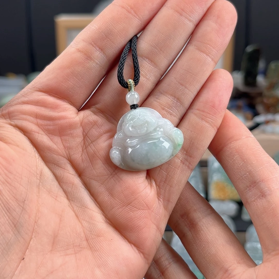 翡翠颈饰未镶嵌佛公