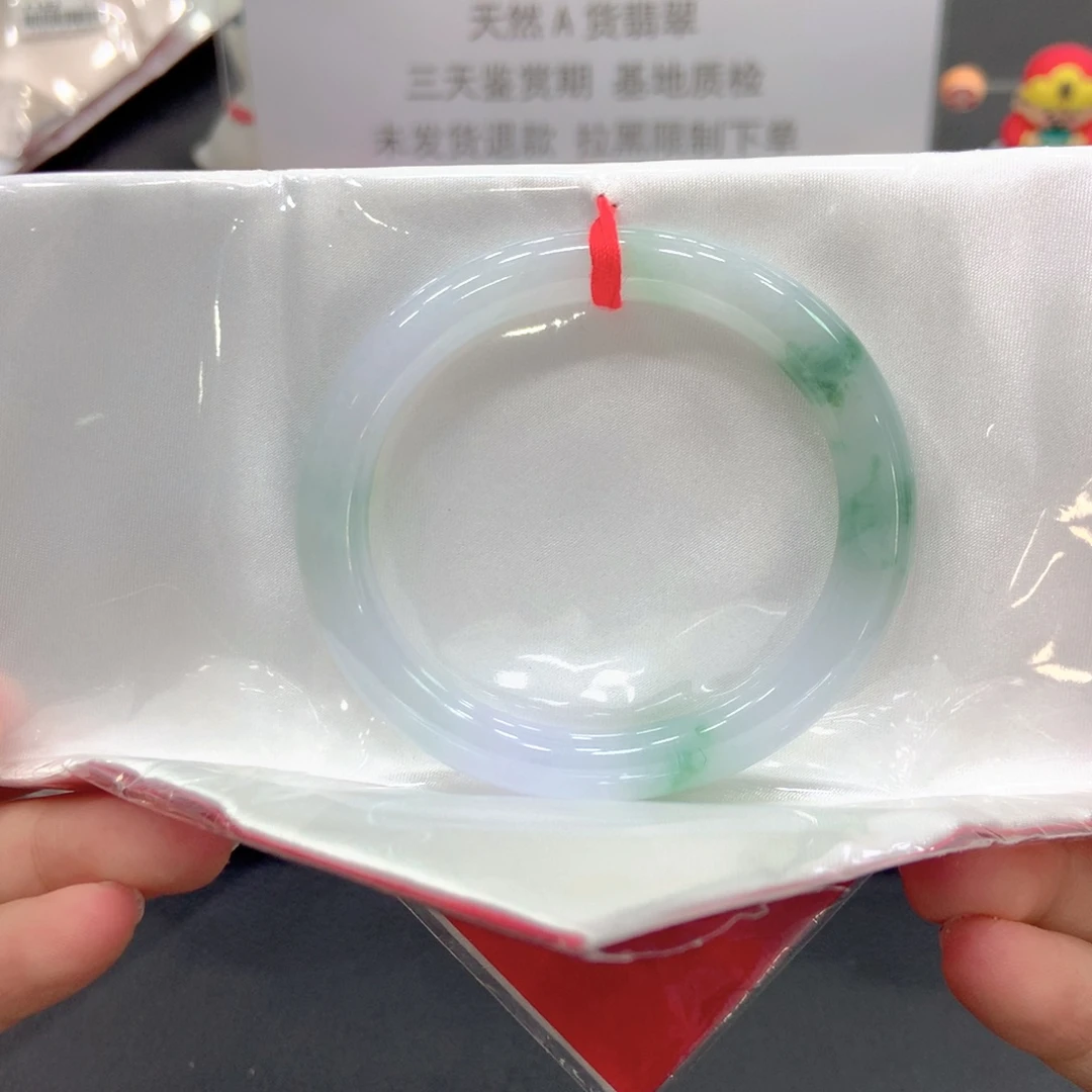 翡翠未镶嵌手镯56贵妃