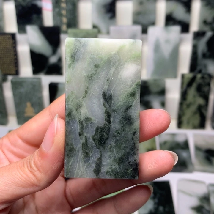 独山玉颈饰未镶嵌