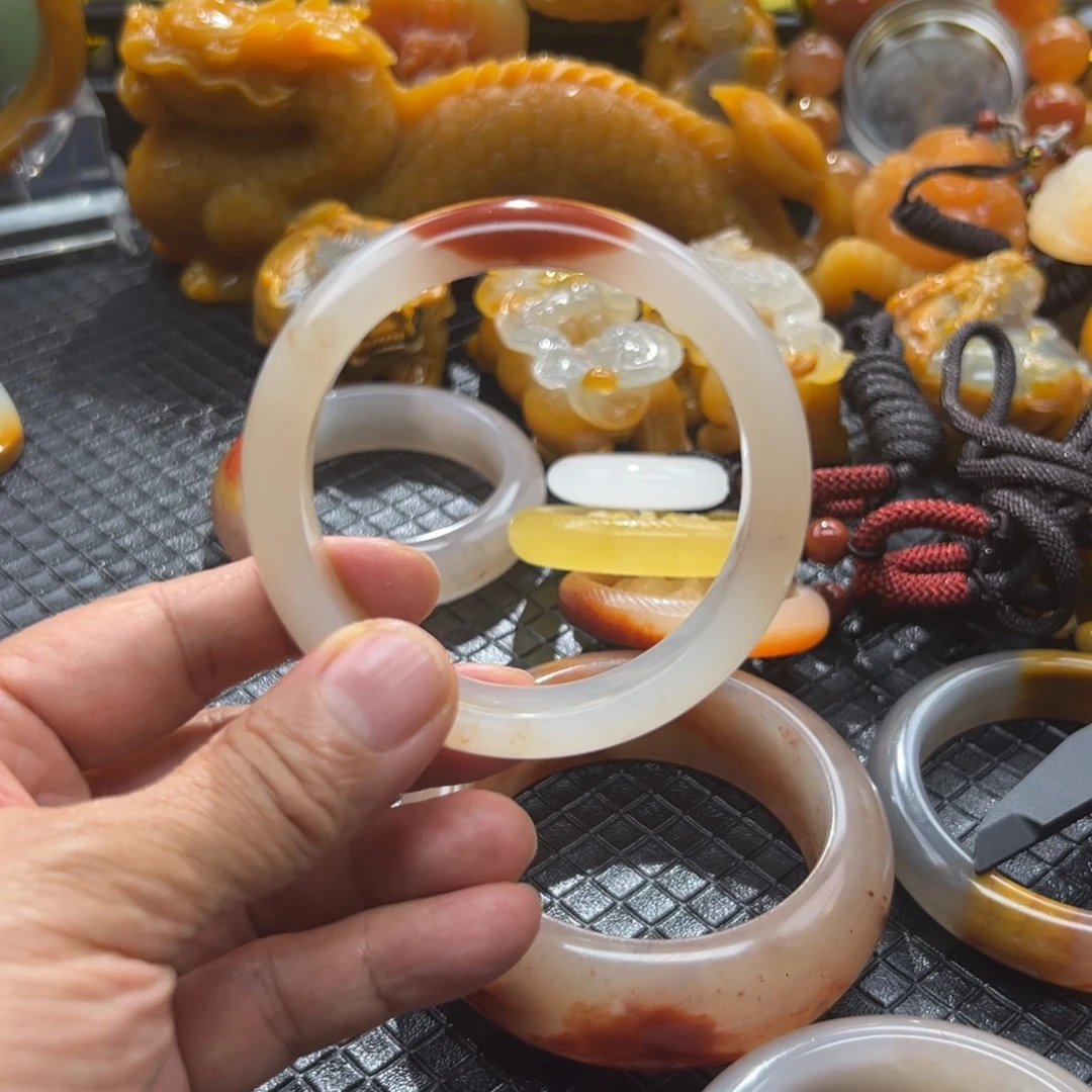 石英质玉未镶嵌颈饰