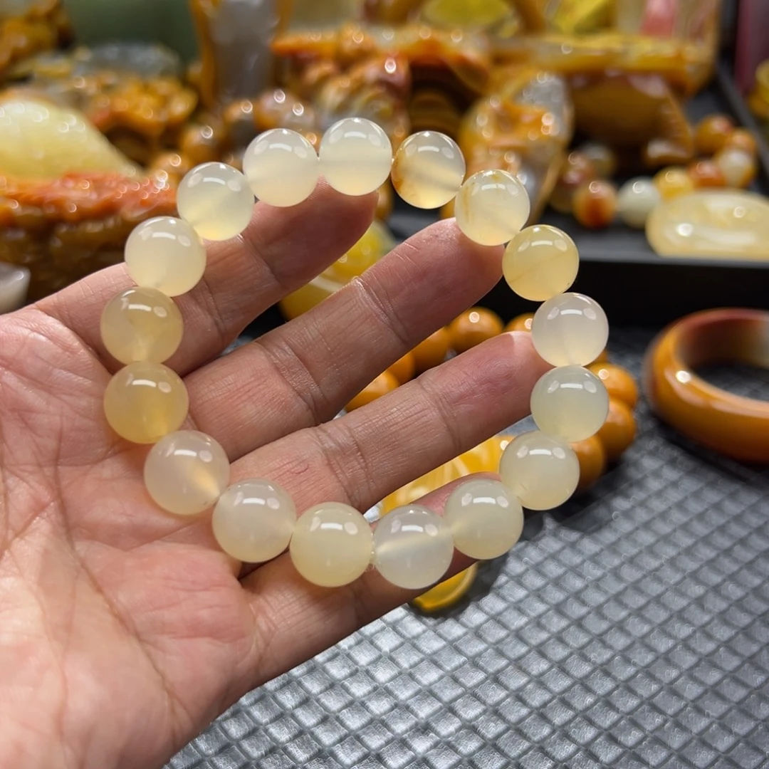 颈饰未镶嵌石英质玉