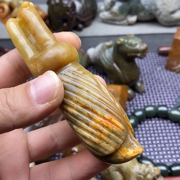 未镶嵌蛇纹石玉颈饰
