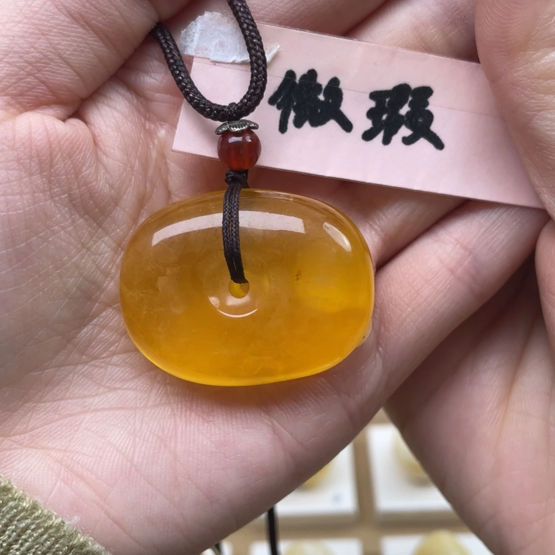 蜜蜡裸石未镶嵌大瑕