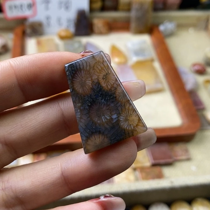 石英岩玉合金颈饰