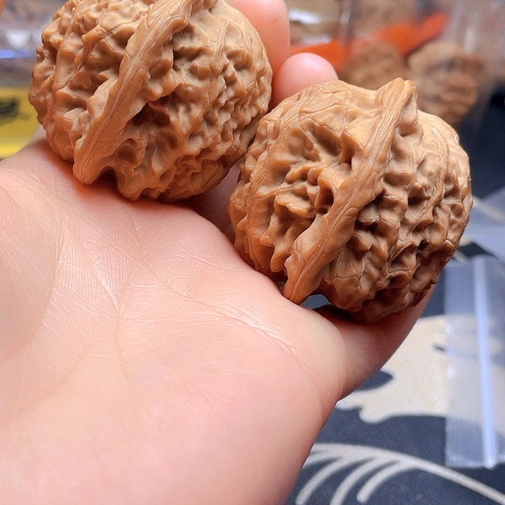 文玩核桃吊坠金麒麟一对