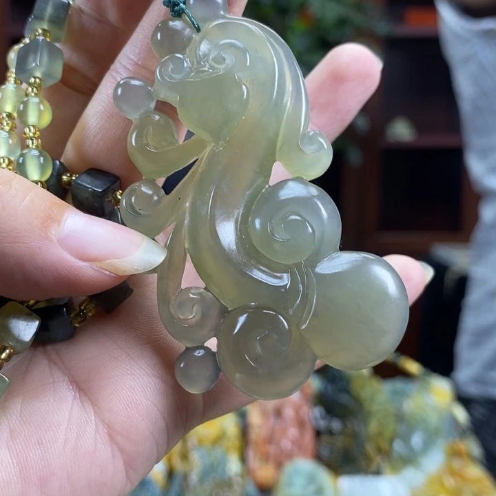 未镶嵌蛇纹石玉颈饰