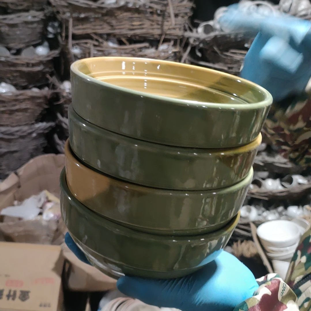 摆件盘子碗茶壶啥都有