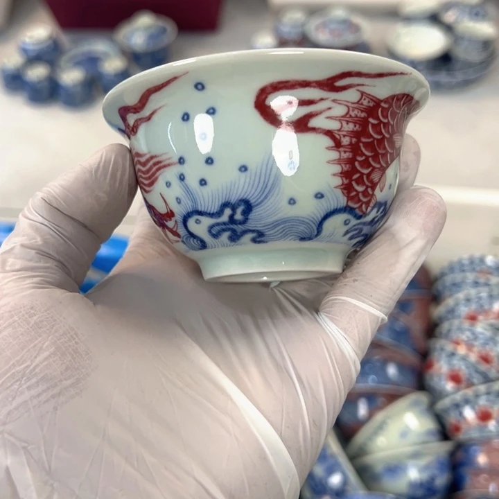 瓷片白青花釉口红鱼化龙压手杯全品