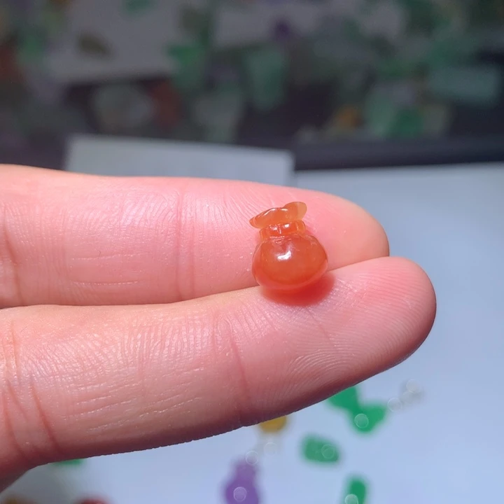 翡翠未镶嵌颈饰挂件